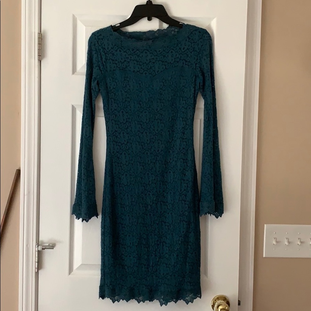 Lace fitted dress